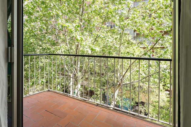 Foto 2 de Pis en venda a La Sagrada Família de 4 habitacions amb terrassa i balcó