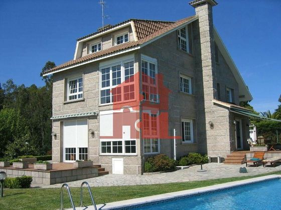 Foto 2 de Xalet en venda a Cangas de 8 habitacions amb terrassa i piscina