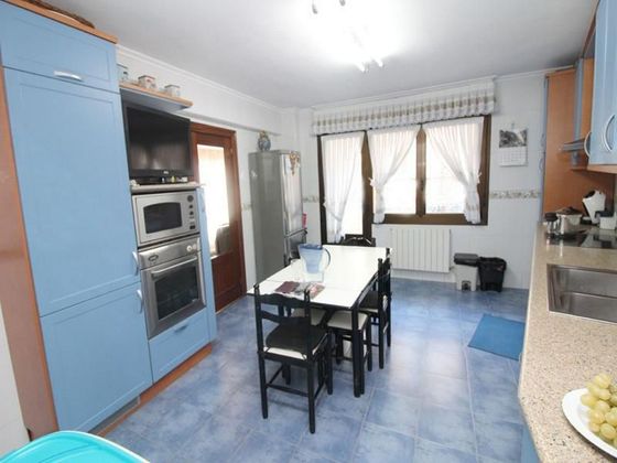 Foto 1 de Piso en venta en Santurtzi de 4 habitaciones con terraza y garaje