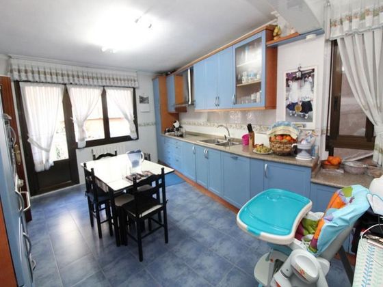 Foto 2 de Piso en venta en Santurtzi de 4 habitaciones con terraza y garaje