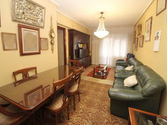 Foto 1 de Piso en venta en Santurtzi de 4 habitaciones con terraza y calefacción