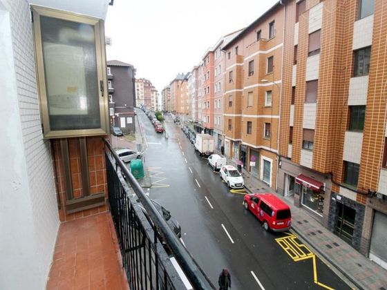 Foto 2 de Pis en venda a Santurtzi de 2 habitacions amb terrassa i calefacció