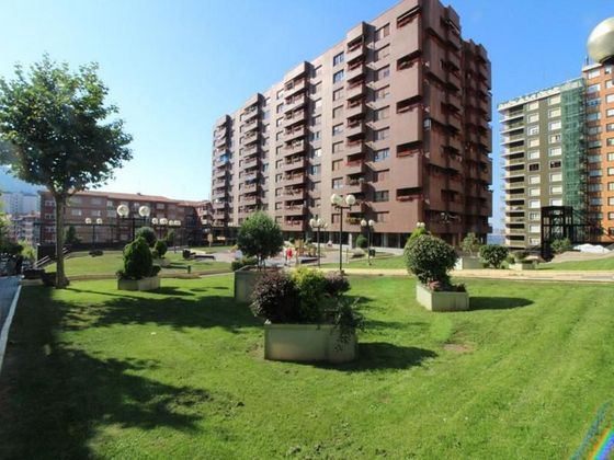 Foto 1 de Pis en venda a Santurtzi de 3 habitacions amb terrassa i garatge