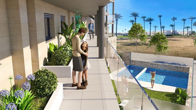 Foto 2 de Venta de piso en calle Aguamarina de 3 habitaciones con terraza y piscina