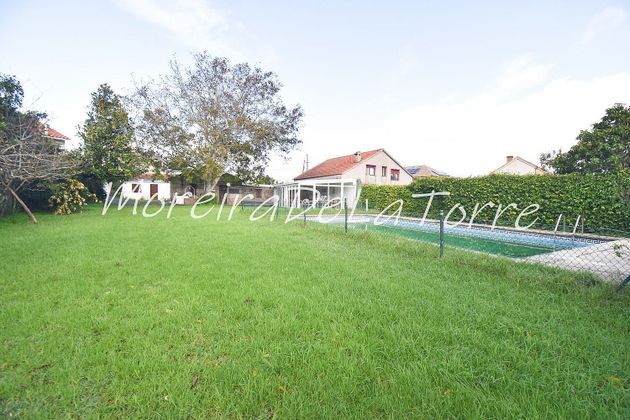 Foto 1 de Chalet en venta en Coruxo - Oia - Saiáns de 5 habitaciones con piscina y jardín