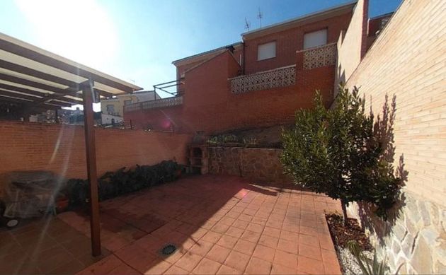 Foto 1 de Casa adossada en venda a calle Los Morales de 3 habitacions amb terrassa i garatge