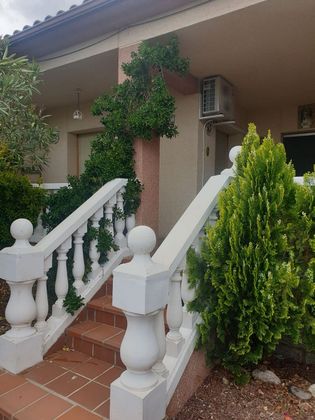 Foto 2 de Venta de casa adosada en calle La Rosaleda de 4 habitaciones con terraza y garaje