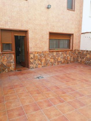 Foto 1 de Casa adossada en venda a calle San Roque de 4 habitacions amb garatge i calefacció