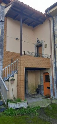 Foto 2 de Casa en venda a barrio La de 3 habitacions amb terrassa i garatge