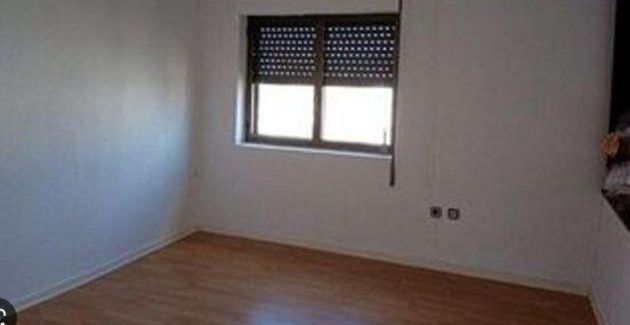 Foto 2 de Venta de piso en Santoña de 3 habitaciones con balcón y ascensor