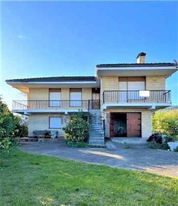 Foto 2 de Casa en venda a Santoña de 7 habitacions amb terrassa i garatge