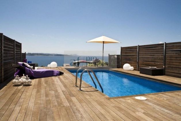 Foto 1 de Chalet en venta en Sanxenxo de 4 habitaciones con terraza y piscina
