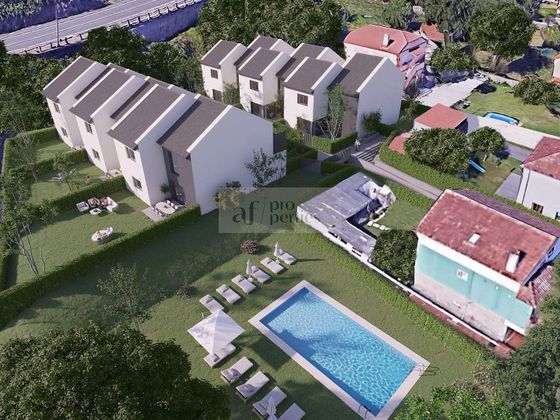 Foto 1 de Casa en venta en Coruxo - Oia - Saiáns de 4 habitaciones con terraza y piscina