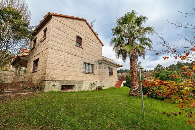 Foto 2 de Venta de chalet en Gondomar de 4 habitaciones con terraza y jardín