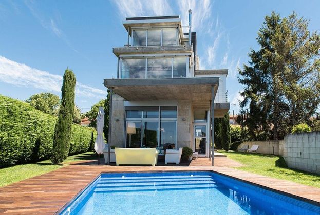 Foto 2 de Xalet en venda a calle Laxes de 5 habitacions amb terrassa i piscina