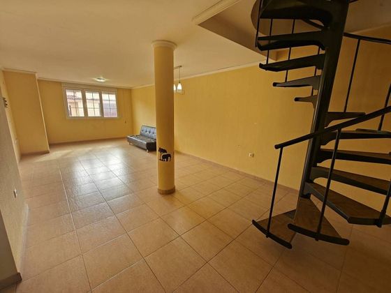 Foto 1 de Venta de piso en Buñol de 3 habitaciones con terraza y ascensor