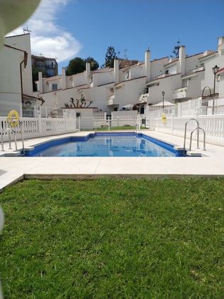 Foto 2 de Casa adosada en alquiler en El Pinillo de 3 habitaciones con terraza y piscina