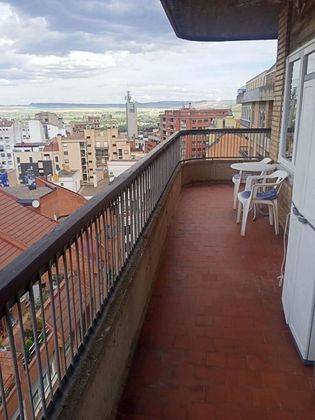 Foto 2 de Pis en venda a Tudela de 3 habitacions amb terrassa i calefacció