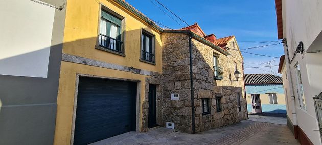 Foto 1 de Casa adosada en venta en Ribeira de 3 habitaciones con garaje