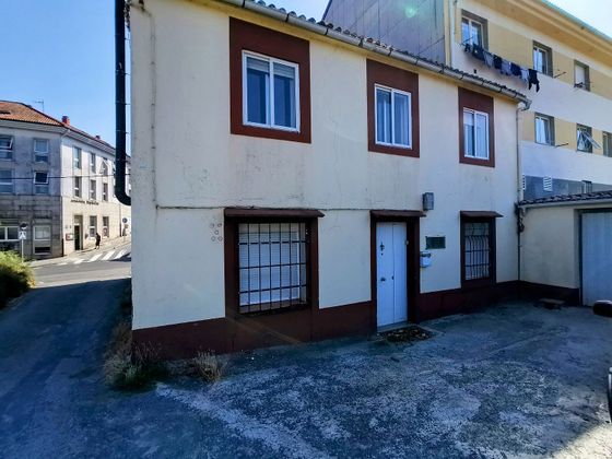 Foto 1 de Xalet en venda a Castiñeiriño - Cruceiro de Sar de 6 habitacions amb garatge i jardí