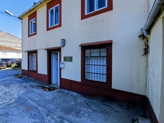 Foto 2 de Chalet en venta en Castiñeiriño - Cruceiro de Sar de 6 habitaciones con garaje y jardín