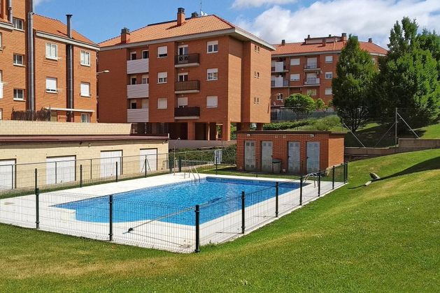 Foto 1 de Piso en venta en Navarrete de 3 habitaciones con terraza y piscina
