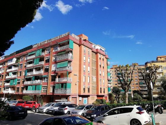 Foto 1 de Piso en venta en Artigas - Llefià de 3 habitaciones con terraza y calefacción