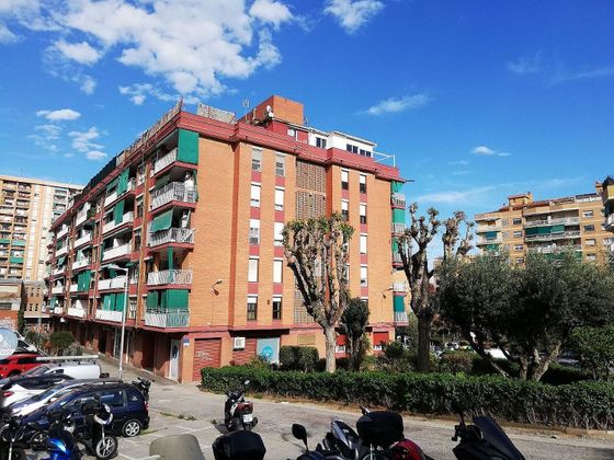 Foto 2 de Piso en venta en Artigas - Llefià de 3 habitaciones con terraza y calefacción