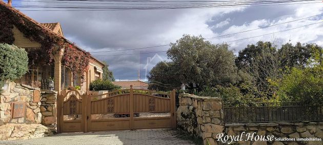 Foto 2 de Xalet en venda a Las Zorreras - Monte Encinar de 4 habitacions amb terrassa i garatge