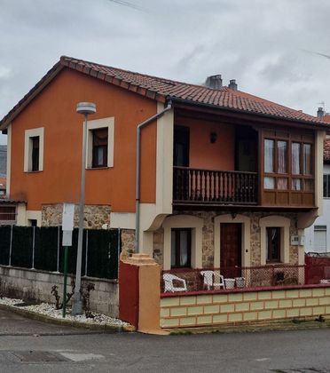 Foto 1 de Chalet en venta en Corrales de Buelna (Los) de 4 habitaciones con terraza y garaje
