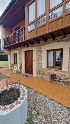 Foto 2 de Chalet en venta en Corrales de Buelna (Los) de 4 habitaciones con terraza y garaje