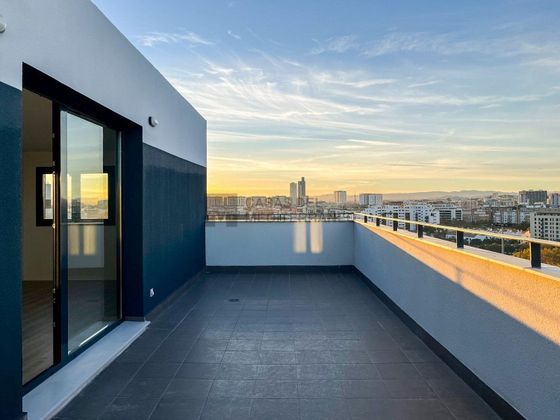 Foto 1 de Àtic en venda a Poble Nou de 3 habitacions amb terrassa i piscina