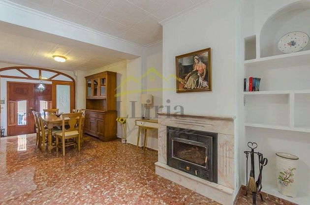 Foto 1 de Casa adossada en venda a Pedralba de 6 habitacions amb terrassa i balcó