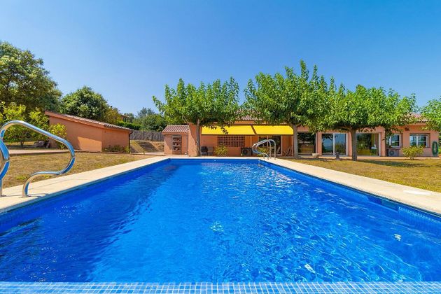 Foto 1 de Xalet en venda a Bescanó de 4 habitacions amb terrassa i piscina