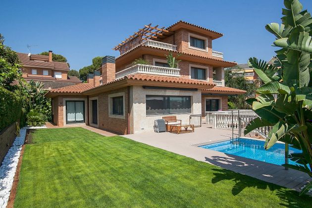 Foto 2 de Chalet en venta en Montmar de 7 habitaciones con terraza y piscina