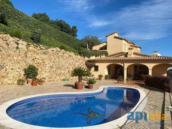 Foto 1 de Casa en venda a calle Gavarres de 4 habitacions amb terrassa i piscina