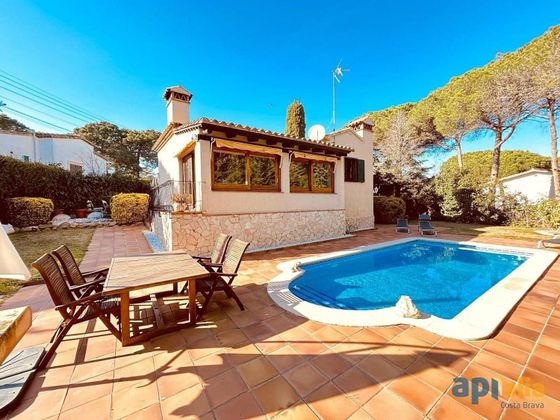 Foto 2 de Casa en venta en Golf Costa Brava - Bufaganyes de 3 habitaciones con piscina y garaje