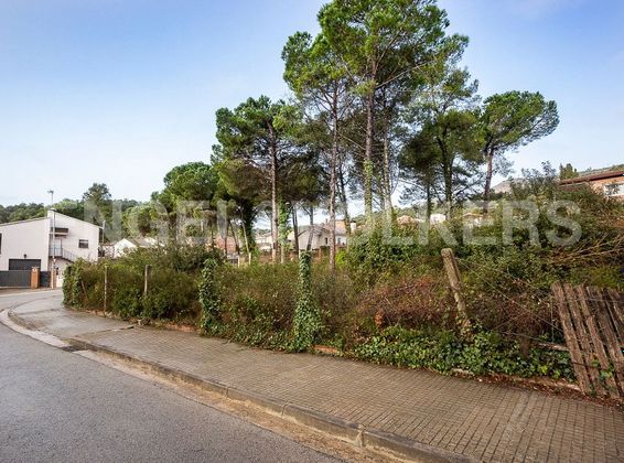 Foto 2 de Venta de terreno en Begues de 862 m²