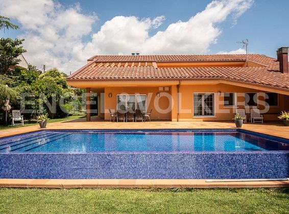 Foto 1 de Xalet en venda a Llinars del Valles de 6 habitacions amb terrassa i piscina