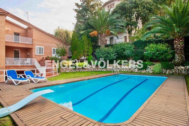 Foto 2 de Chalet en venta en Gelida de 4 habitaciones con terraza y piscina