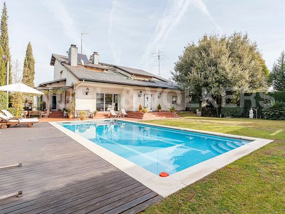 Foto 1 de Xalet en venda a Mira-sol de 7 habitacions amb terrassa i piscina