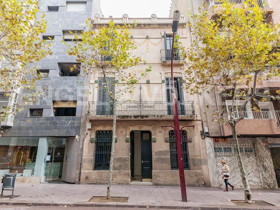 Foto 1 de Chalet en venta en Centre - Sabadell de 6 habitaciones con terraza y jardín