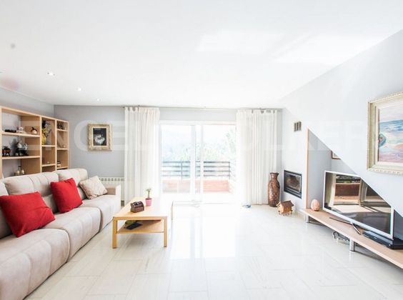 Foto 1 de Xalet en venda a Corbera de Llobregat de 8 habitacions amb terrassa i piscina