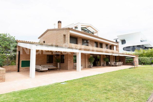Foto 1 de Xalet en venda a Gavà Mar de 5 habitacions amb terrassa i piscina