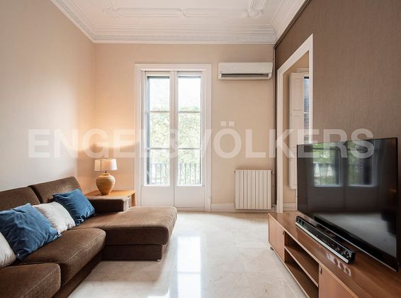 Foto 1 de Piso en venta en La Dreta de l'Eixample de 4 habitaciones con terraza y balcón