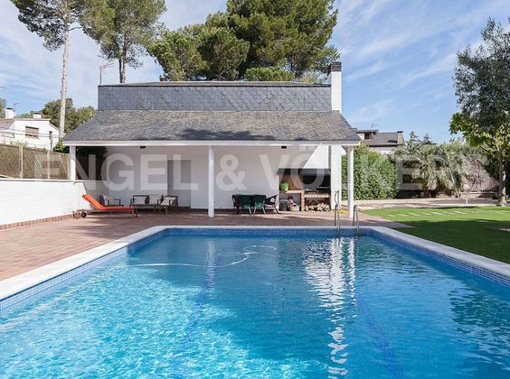 Foto 2 de Xalet en venda a Corbera de Llobregat de 5 habitacions amb terrassa i piscina