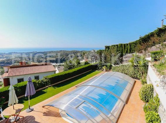 Foto 1 de Xalet en venda a Sant Cebrià de Vallalta de 5 habitacions amb terrassa i piscina