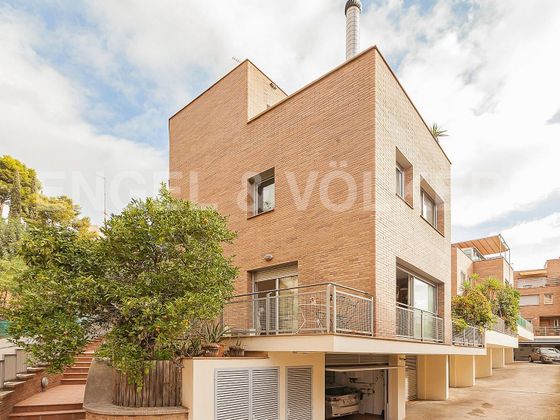 Foto 2 de Casa adossada en venda a Vallcarca i els Penitents de 4 habitacions amb terrassa i garatge