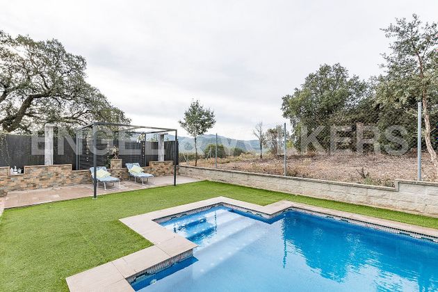 Foto 1 de Chalet en venta en Gualba de 4 habitaciones con terraza y piscina