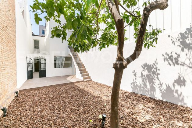 Foto 1 de Casa en venda a Sant Andreu de Palomar de 4 habitacions amb terrassa i garatge